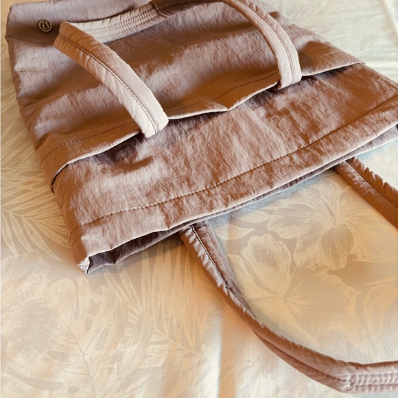 🍋 LULULEMON GYM BAG/TOTE - Picture 3 of 9